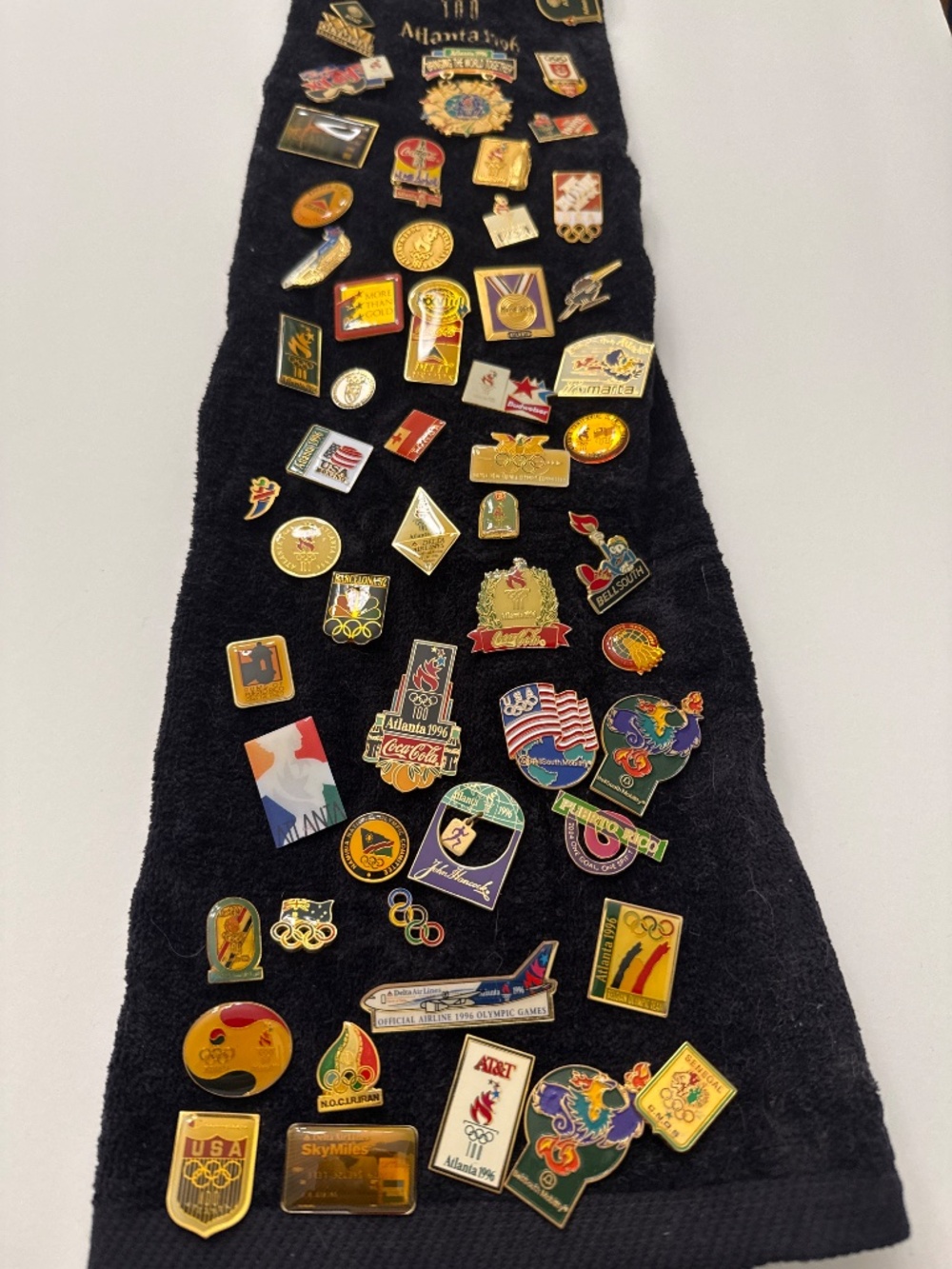 1996 Atlanta Centennial Olympics pin towel with pins - Picture 3 of 5